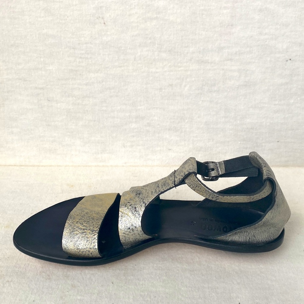 Cydwoq women’s metallic sandals Sz 11/ 41 NWOT